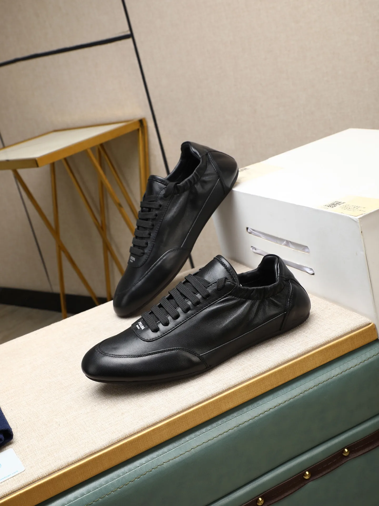 Men's shoes 💰 540 Product trademark: Prada "Prada" original casual shoes Regular size: 38-44 (can be customized to 45) Product materials: Original imported sheepskin upper, original outsole.